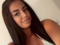 OlyviaDelight - female with black hair webcam at xLoveCam