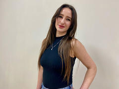 Omella from xLoveCam