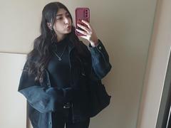 OnieAndreatta - female with black hair and  big tits webcam at xLoveCam