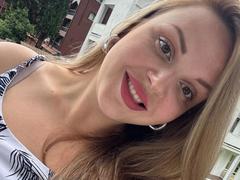 RoseMedina - female with brown hair and  big tits webcam at LiveJasmin