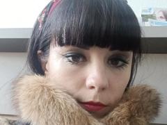 YourHottCutie - female with brown hair webcam at xLoveCam
