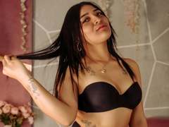 OrianaRoss - female with black hair webcam at xLoveCam