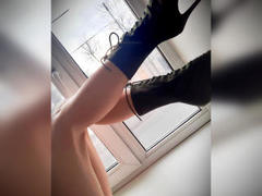 LorraineOSun - female with brown hair and  small tits webcam at xLoveCam