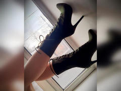 LorraineOSun - female with brown hair and  small tits webcam at xLoveCam