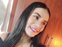 OshumBae - female with brown hair webcam at xLoveCam