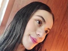 OshumBae - female with brown hair webcam at xLoveCam