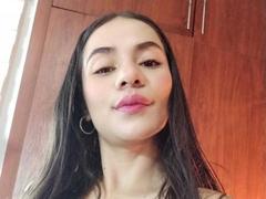 OshumBae - female with brown hair webcam at xLoveCam