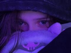 OuidaHansrote - female with black hair and  big tits webcam at xLoveCam