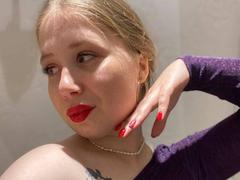 OuidaMcgrane - blond female with  big tits webcam at xLoveCam