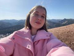 OuidaMcgrane from xLoveCam