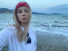 OuidaMcgrane - blond female with  big tits webcam at xLoveCam