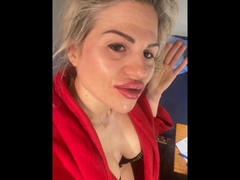 PamelaDeluxe-hot from xLoveCam