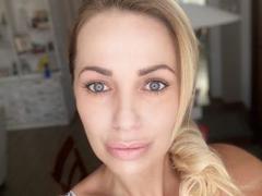 PamelaHoney - blond female webcam at xLoveCam