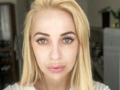 PamelaHoney - blond female webcam at xLoveCam