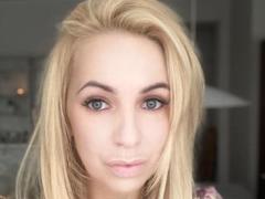 PamelaHoney - blond female webcam at xLoveCam