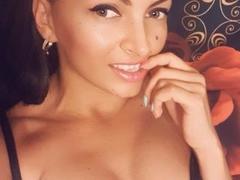RosseAnge - female with black hair webcam at xLoveCam