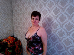 PaulaGoldens - female with black hair and  small tits webcam at ImLive