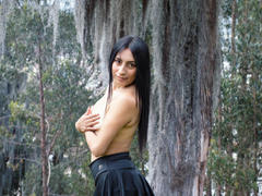 PauletteQui - female with black hair webcam at xLoveCam