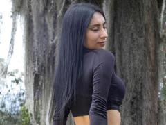 PauletteQui - female with black hair webcam at xLoveCam