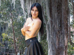PauletteQui - female with black hair webcam at xLoveCam