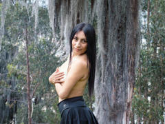 PauletteQui - female with black hair webcam at xLoveCam