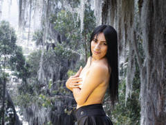 PauletteQui - female with black hair webcam at xLoveCam