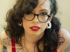 Ggamergrrl - female with brown hair webcam at ImLive