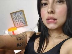 Pautinks - female with black hair webcam at xLoveCam