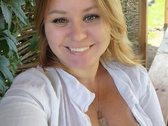 PeachyTease-hot - female with brown hair webcam at xLoveCam