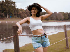 BeatriceConti - female with black hair webcam at LiveJasmin