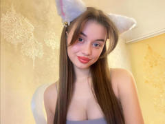 JasmineFeelingss - female with brown hair and  big tits webcam at xLoveCam