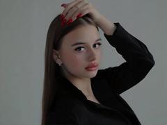 JasmineFeelingss - female with brown hair and  big tits webcam at xLoveCam