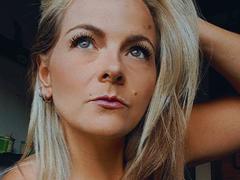 EmilianaZains - blond female webcam at xLoveCam