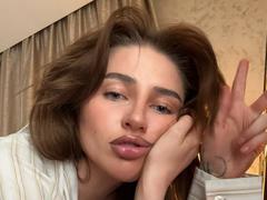 PhantomChristy - female with brown hair and  big tits webcam at LiveJasmin