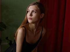 PhoebeDyson - female webcam at xLoveCam