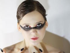 PhoebeJones - female with brown hair webcam at xLoveCam