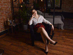 PhoebeJones - female with brown hair webcam at xLoveCam