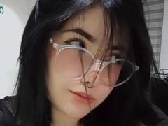 Phylavell - female with black hair webcam at xLoveCam