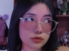 Phylavell - female with black hair webcam at xLoveCam