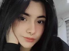 Phylavell - female with black hair webcam at xLoveCam
