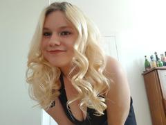 PinkSamantha - blond female with  small tits webcam at xLoveCam