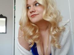 PinkSamantha - blond female with  small tits webcam at xLoveCam
