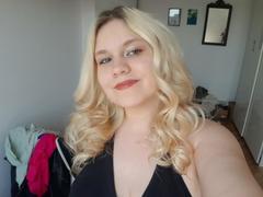 PinkSamantha - blond female with  small tits webcam at xLoveCam