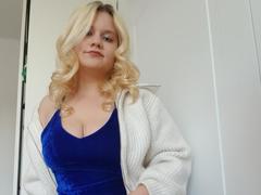 PinkSamantha - blond female with  small tits webcam at xLoveCam