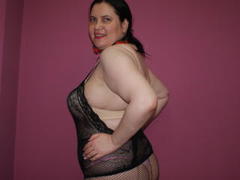 PlayfullMature - female with red hair webcam at xLoveCam