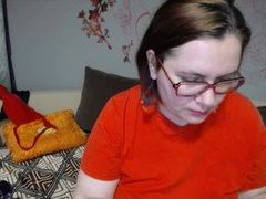 PlayfullMature - female with red hair webcam at xLoveCam