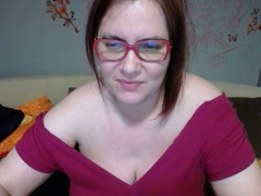 PlayfullMature - female with red hair webcam at xLoveCam