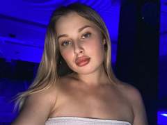 PolinaLaur from xLoveCam