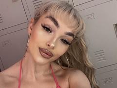 PollyDance - blond female with  small tits webcam at xLoveCam