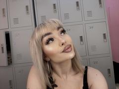 PollyDance - blond female with  small tits webcam at xLoveCam
